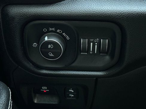 Used 2020 RAM 1500 Laramie image 30