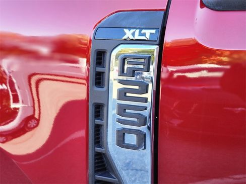 Used 2024 Ford F250 XLT image 9