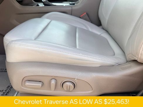 Used 2020 Chevrolet Traverse LT FWD image 11