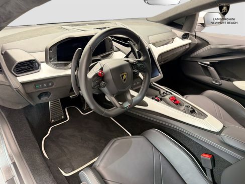 Used 2024 Lamborghini Revuelto AWD/4WD image 35