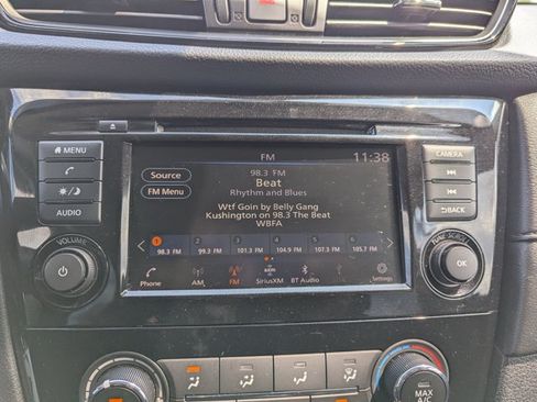 Used 2020 Nissan Rogue S FWD image 17