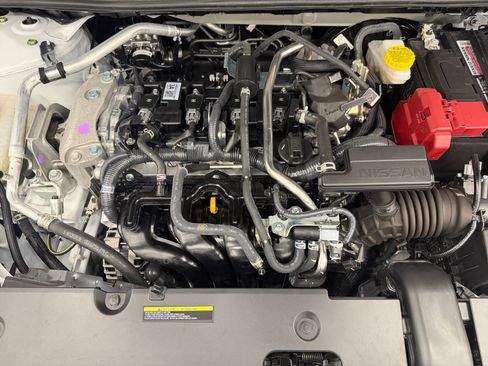 Used 2025 Nissan Sentra SR FWD image 28