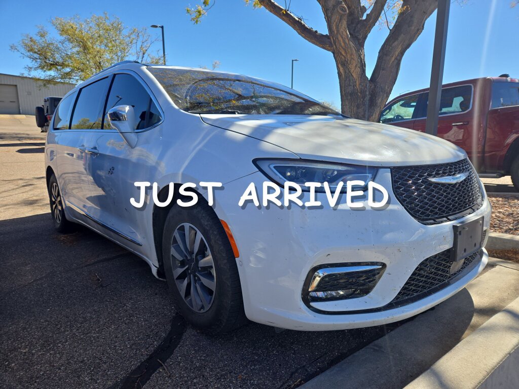 Used 2021 Chrysler Pacifica Limited w/ Uconnect Theater Family Group FWD image 1