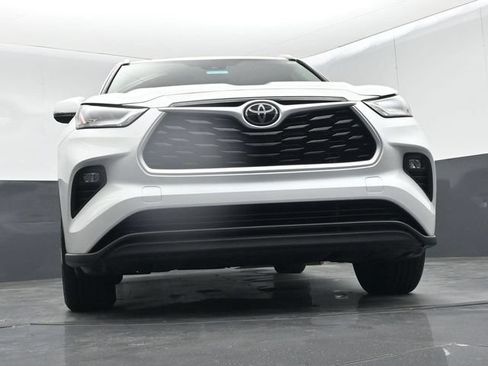 Used 2023 Toyota Highlander XLE FWD image 47