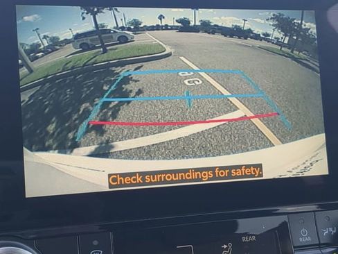 Certified 2024 Toyota Highlander XLE image 21