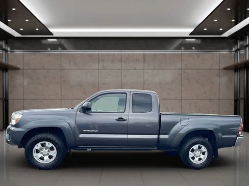 Used 2012 Toyota Tacoma PreRunner w/ SR5 Pkg RWD image 5