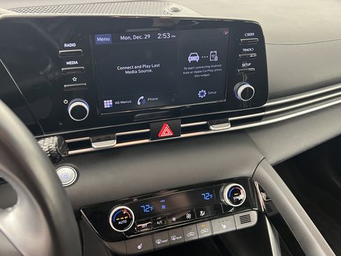 Used 2022 Hyundai Elantra SEL w/ Convenience Package image 26