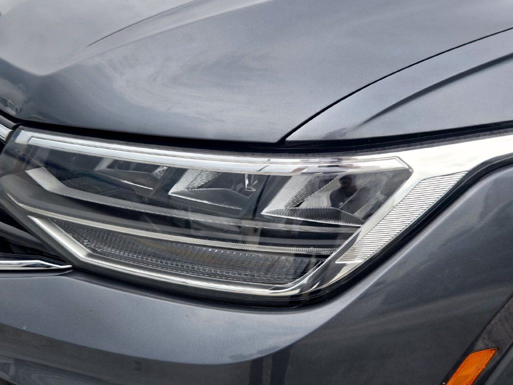 Certified 2023 Volkswagen Tiguan SE R-Line FWD image 6