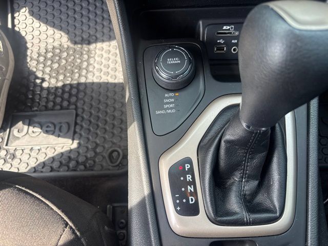 Used 2016 Jeep Cherokee 75th Anniversary AWD/4WD image 38