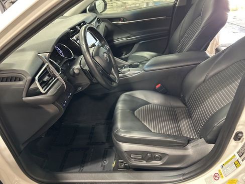 Used 2018 Toyota Camry SE image 19