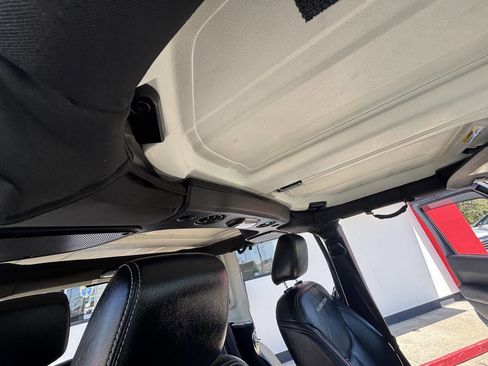 Used 2015 Jeep Wrangler Unlimited Rubicon AWD/4WD image 19