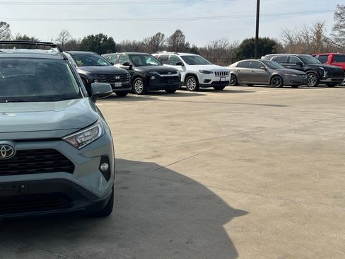 Used 2019 Toyota RAV4 XLE image 3