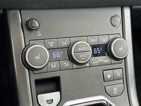 Used 2019 Land Rover Range Rover Evoque SE image 17