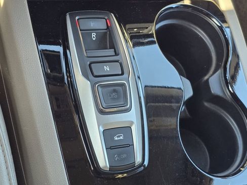 Used 2017 Honda Pilot Touring image 12