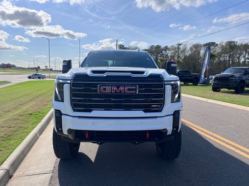 Used 2025 GMC Sierra 2500 AT4 w/ AT4 Premium Plus Package image 3