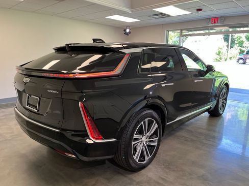 Certified 2024 Cadillac Lyriq Luxury AWD/4WD image 2