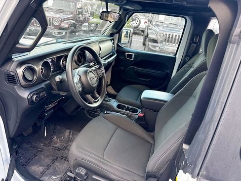 Used 2021 Jeep Wrangler Sport image 26