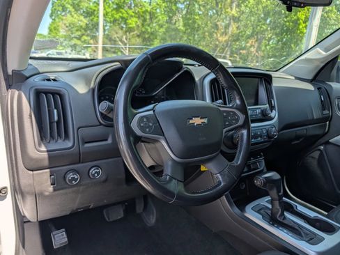 Used 2017 Chevrolet Colorado LT AWD/4WD image 7