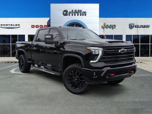 Used 2025 Chevrolet Silverado 2500 LTZ w/ LTZ Plus Package AWD/4WD image 2