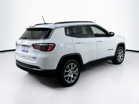 Used 2022 Jeep Compass Latitude AWD/4WD image 5