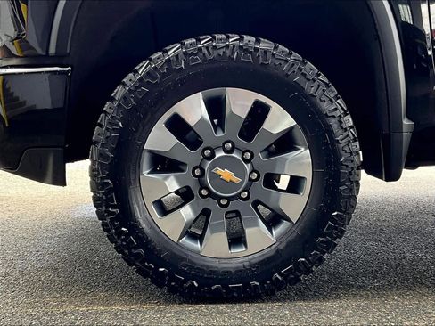 Used 2023 Chevrolet Silverado 2500 Custom w/ Custom Value Package image 7