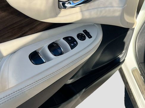 Used 2023 Nissan Murano Platinum w/ Cargo Package image 18