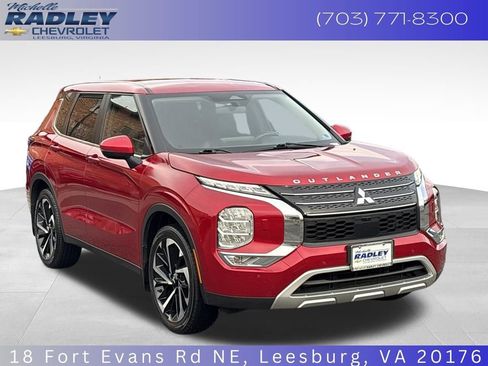 Used 2023 Mitsubishi Outlander SE image 8