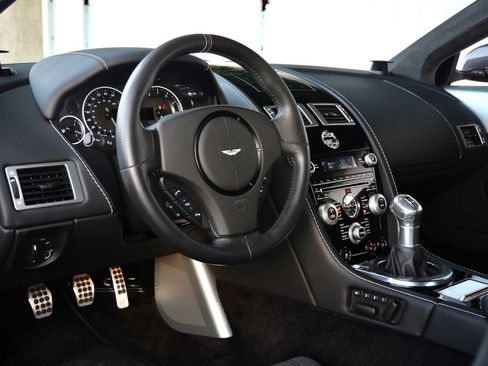Used 2009 Aston Martin DBS Coupe RWD image 3