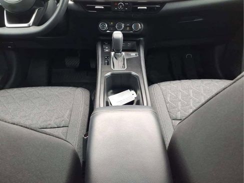 Used 2025 Nissan Kicks SV AWD/4WD image 11