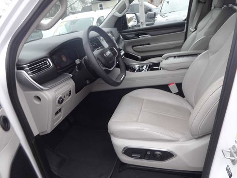 Used 2024 Jeep Wagoneer L Series II w/ Flexible Seating Group image 17