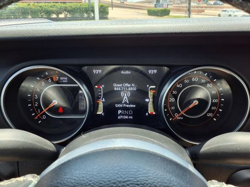 Used 2020 Jeep Gladiator Overland w/ LED Lighting Group AWD/4WD image 14