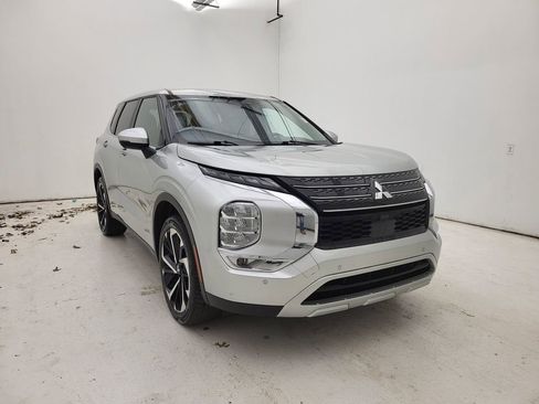 Used 2024 Mitsubishi Outlander FWD image 12
