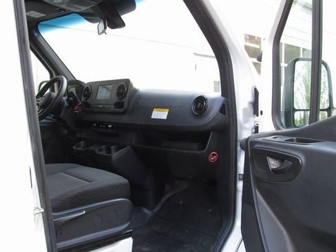 Used 2024 Mercedes-Benz Sprinter 2500 image 12