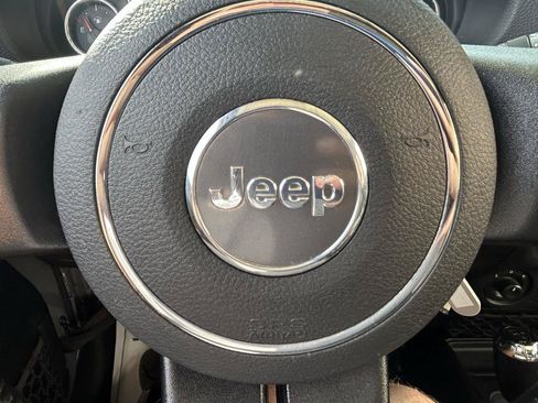 Used 2017 Jeep Wrangler Unlimited Sahara w/ Dual Top Group AWD/4WD image 22