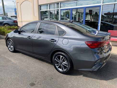 Used 2023 Kia Forte LXS FWD image 5