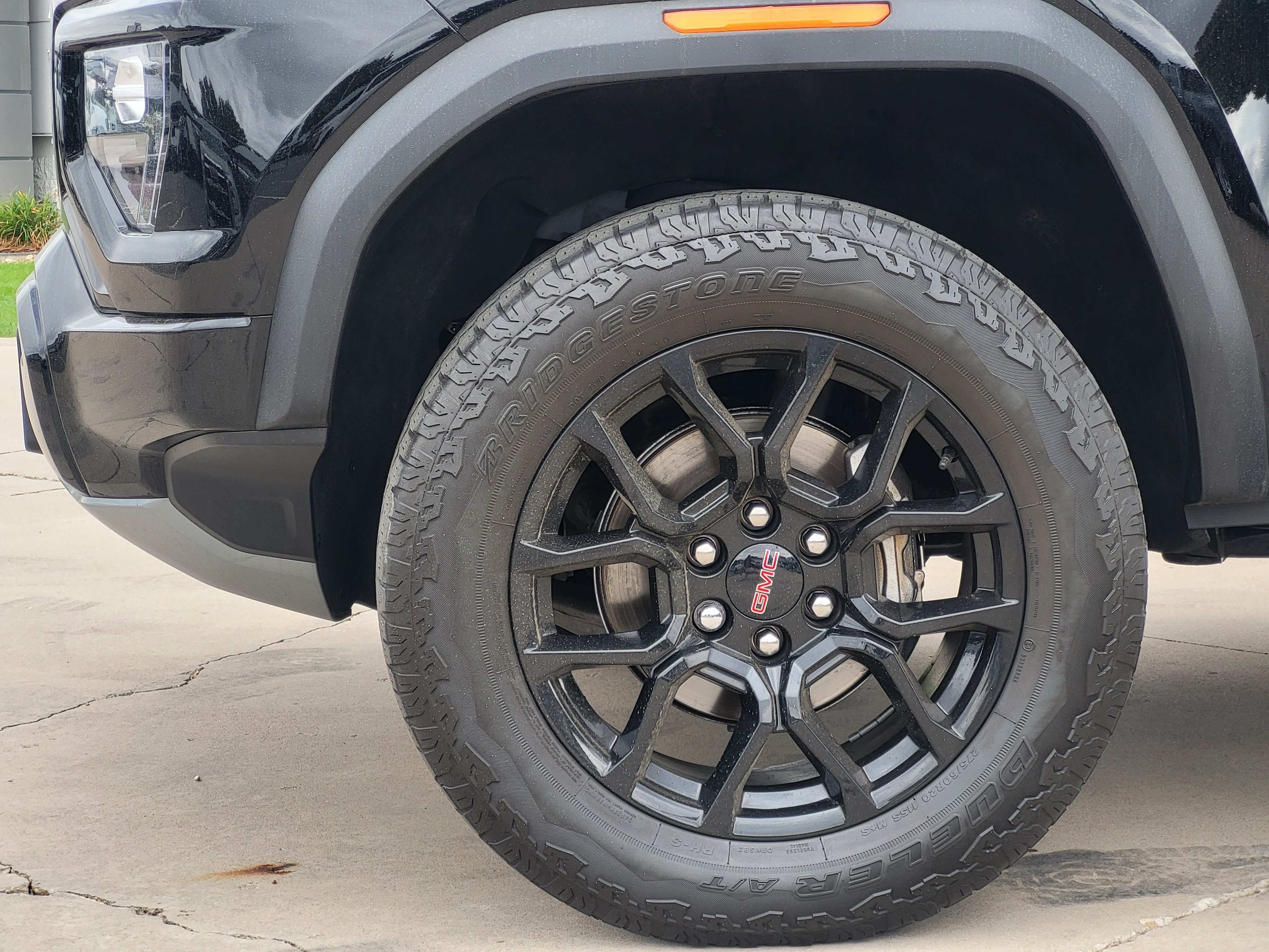Certified 2023 GMC Canyon Denali w/ Denali Black Edition AWD/4WD image 9