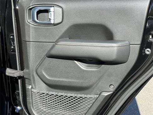 Used 2023 Jeep Gladiator Overland image 38