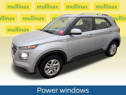 Used 2020 Hyundai Venue SEL FWD image 11