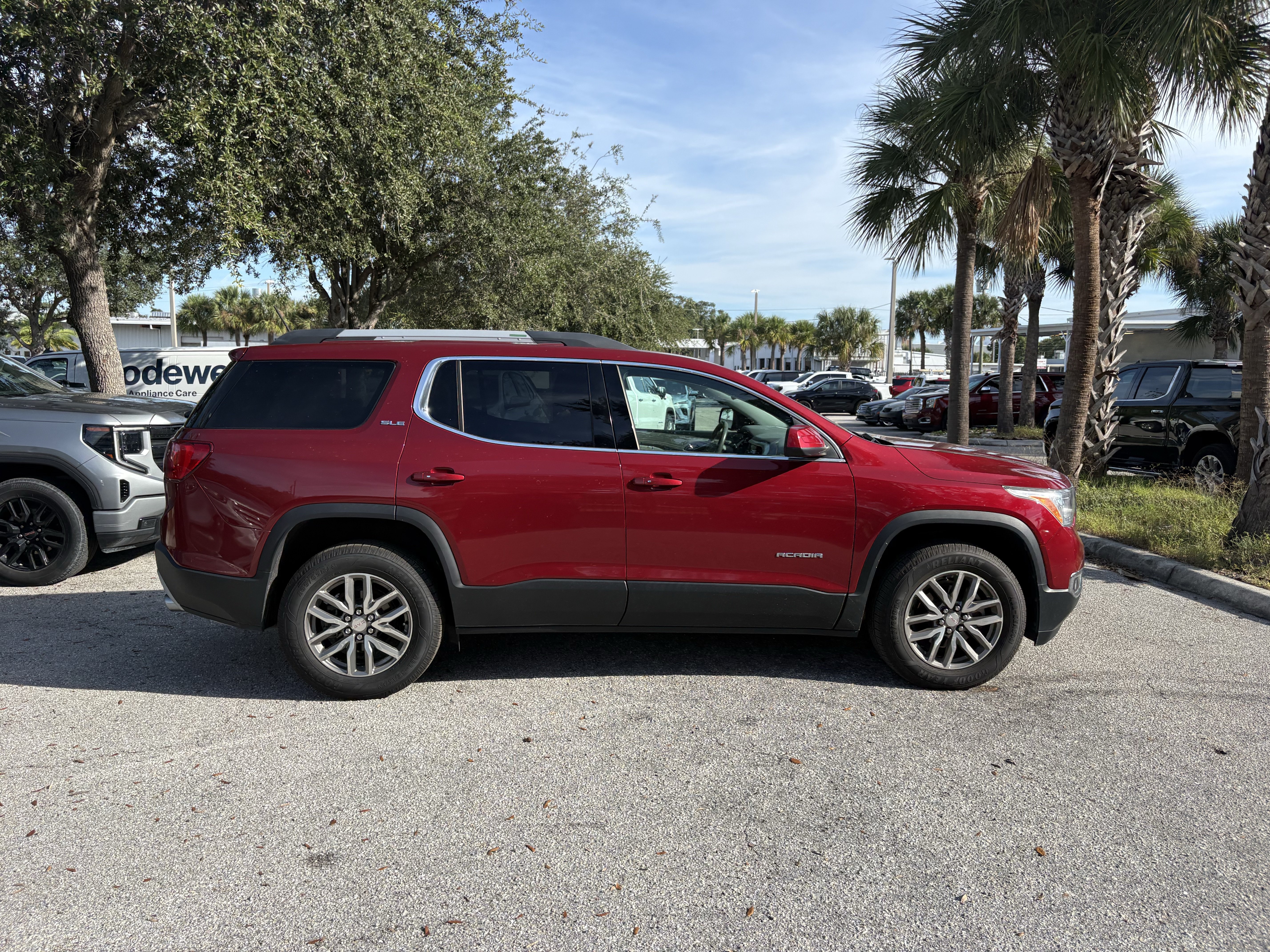Used 2019 GMC Acadia SLE FWD image 8