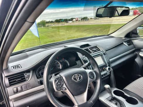 Used 2014 Toyota Camry SE FWD image 15