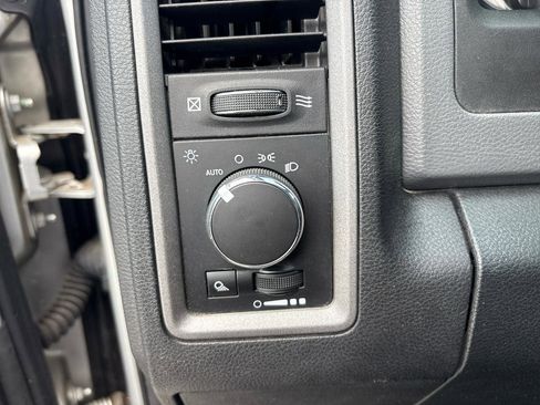 Used 2018 RAM 2500 Tradesman w/ Chrome Appearance Group AWD/4WD image 15