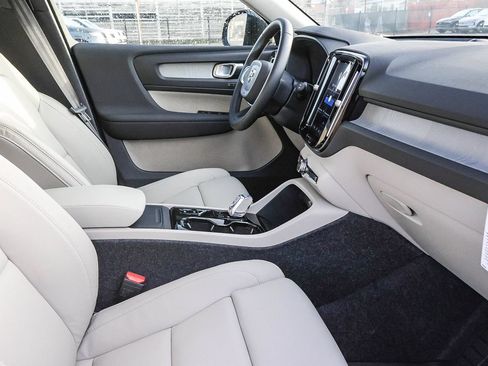 New 2026 Volvo XC40 B4 Plus w/ Climate Package FWD image 16