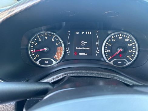 Used 2019 Jeep Renegade Latitude FWD image 12