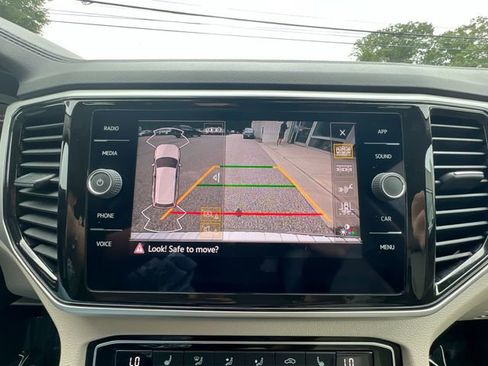 Certified 2022 Volkswagen Atlas SE w/ Panoramic Sunroof Package image 17