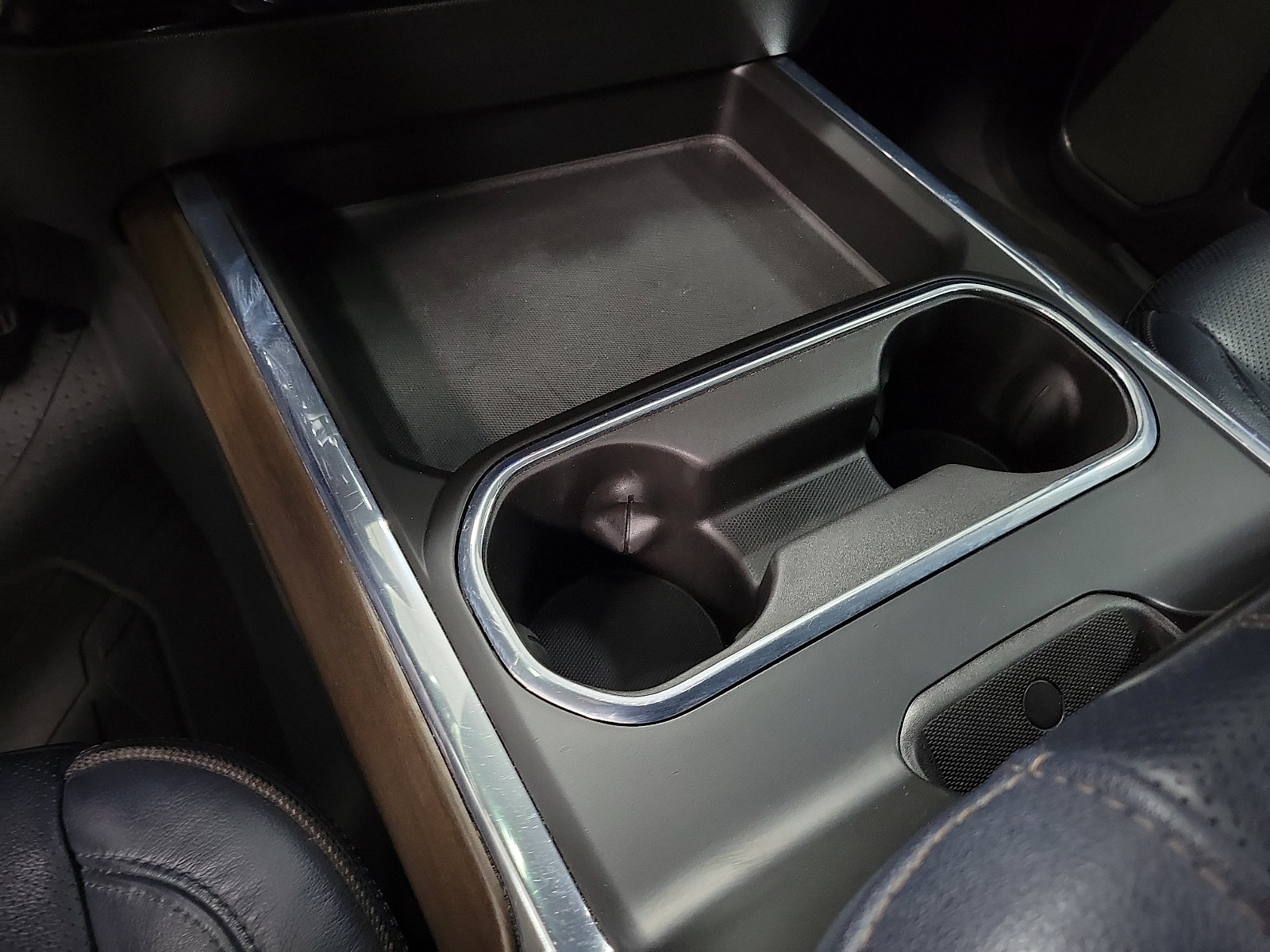 Used 2024 Chevrolet Silverado 2500 High Country w/ LPO, Dark Essentials Package AWD/4WD image 18