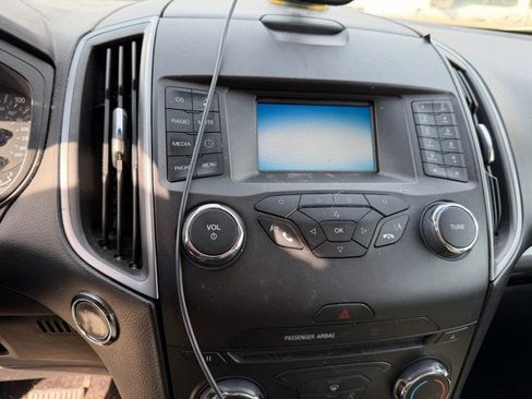 Used 2016 Ford Edge SE image 12