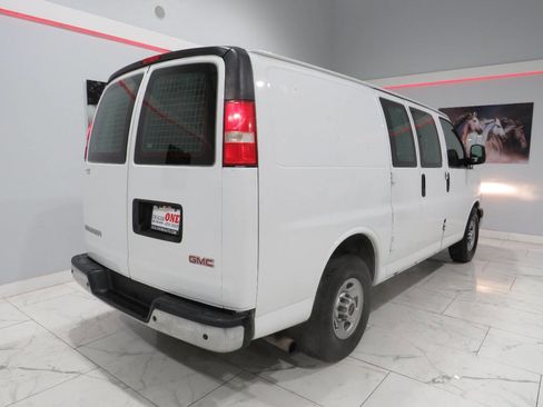 Used 2018 GMC Savana 2500 w/ Chrome Appearance Package image 5