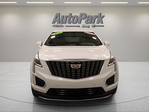 Used 2020 Cadillac XT5 Premium Luxury w/ Platinum Package FWD image 2