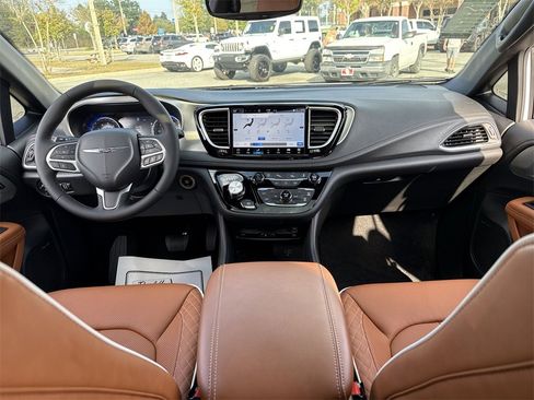 New 2026 Chrysler Pacifica Pinnacle image 28