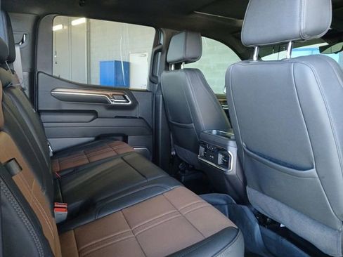 Used 2024 Chevrolet Silverado 1500 High Country w/ Technology Package image 7